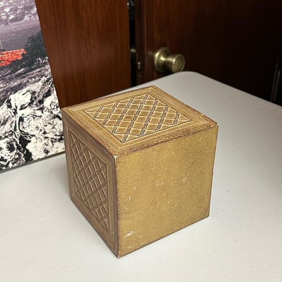 Home interiors and gifts resin Square vase - Picture 8 of 11